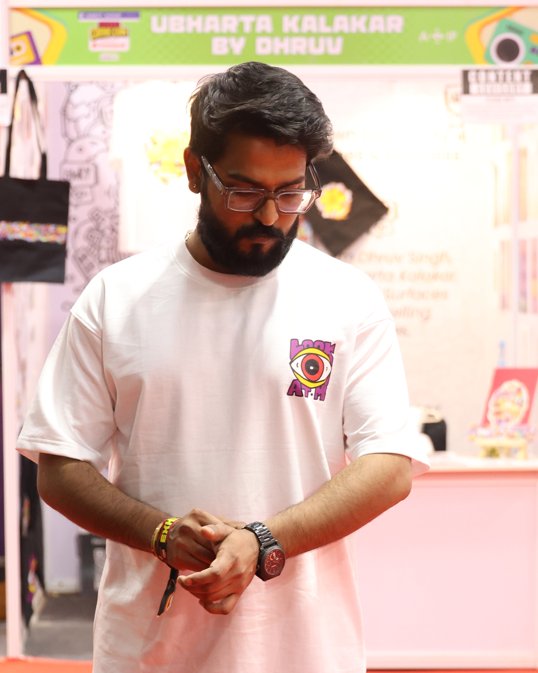 Look at me - Oversized White T-Shirt